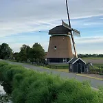 Vogelvrij, Woningen Met Geheel Omheinde Tuin Burgerbrug