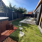 Vogelvrij, Woningen Met Geheel Omheinde Tuin Holiday home Burgerbrug
