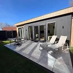 Vogelvrij, Woningen Met Geheel Omheinde Tuin * Burgerbrug