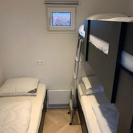 Vogelvrij, Woning Met Landelijk Uitzicht En Geheel Omheinde Tuin