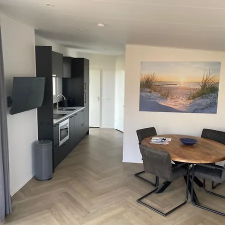 Vogelvrij, Woning Met Landelijk Uitzicht En Geheel Omheinde Tuin