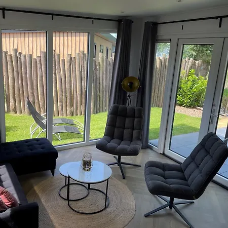 Vogelvrij, Woning Met Landelijk Uitzicht En Geheel Omheinde Tuin * Burgerbrug