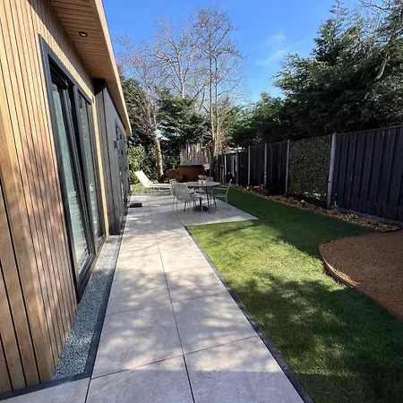 Vogelvrij, Woningen Met Geheel Omheinde Tuin Burgerbrug