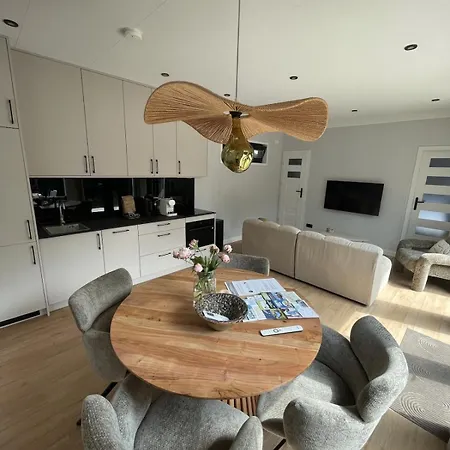 Vogelvrij, Woningen Met Geheel Omheinde Tuin Burgerbrug
