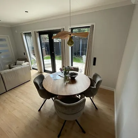 Vogelvrij, Woningen Met Geheel Omheinde Tuin * Burgerbrug