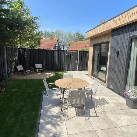 Vogelvrij, Woningen Met Geheel Omheinde Tuin *